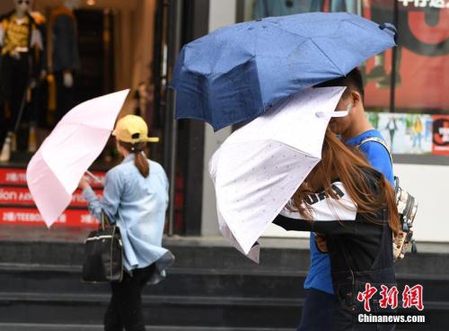 气象局:北京今年高温是副热带高压整体偏北所