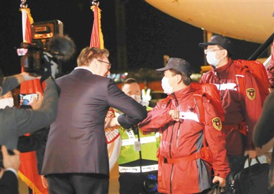 塞尔维亚总统抵达中国 e6b2-irkazzv9874719.jpg