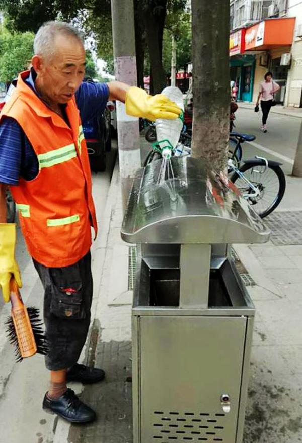 蔡甸城管着力保障环境卫生 喜迎伟大祖国华诞
