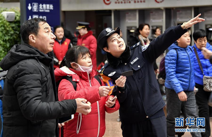 安徽八女书法家邀请展巡展活动走进蒙城