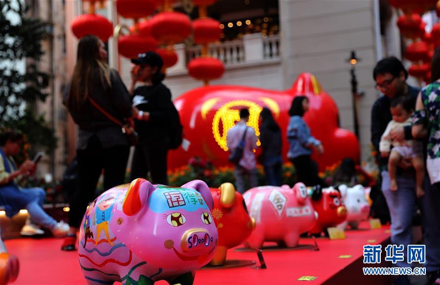 銀河系中間亮的是什么 