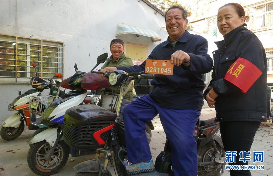 趁妹妹熟睡，探索网络影视世界
