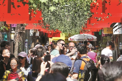 国庆假期前四天申城迎客685万 国庆假期前四天申城迎客685万 各景区景点客流增逾三成