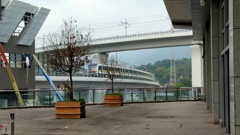 喜讯!重庆地铁环线和4号线今天下午两点通车 