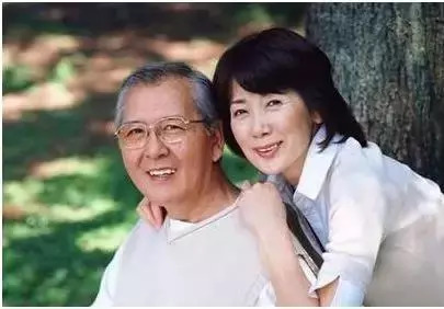 一撮白发,显老5岁,白头发越来越多怎么办?它或