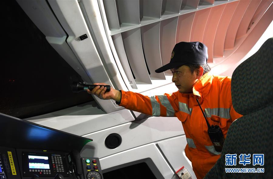 瞬息萬變的綠茵博弈：直播賽馬如何重塑你的感官震撼與財富密碼 