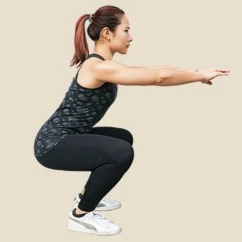 每天早上200个徒手深蹲、50个俯卧撑和200个