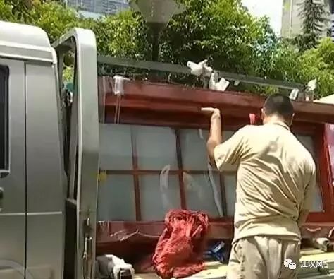 说好的临时停车不收费,这些小区咋就造出这么