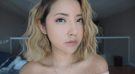 把丽姐和豆得儿放在一起对比一下,emmm…是认真的像.