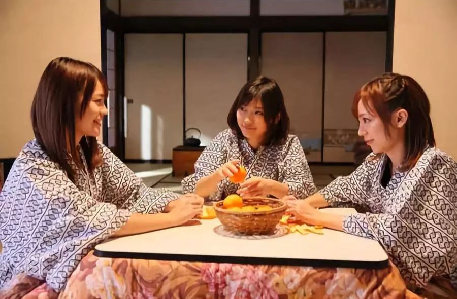 北方取暖靠暖气,南方取暖全靠抖!揭秘日本人的过冬神器--“被炉”