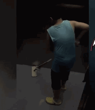 熊孩子连续半月在电梯里撒尿 这位妈妈的教育方式被大家点赞!