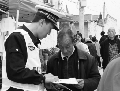 平陆交警 强化辖区老年人出行交通安全宣传