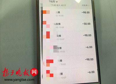 腿脚不方便还身无分文，男子为打赏女主播沿街盗窃