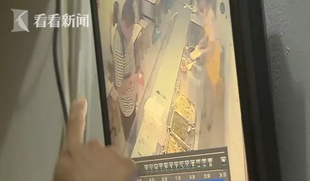 4岁男童撞到点餐男子竟被踹飞 颅内出血当场昏迷图片 241532 437x255