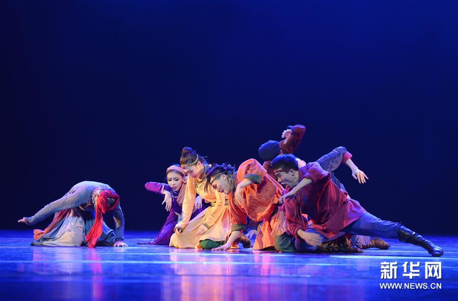 内蒙古新年舞蹈晚会在呼和浩特举行