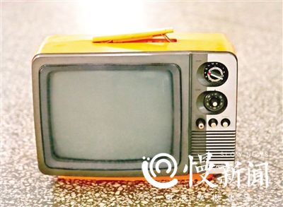 中国首台黑白电视问世60周年 如今藏品最高卖千元