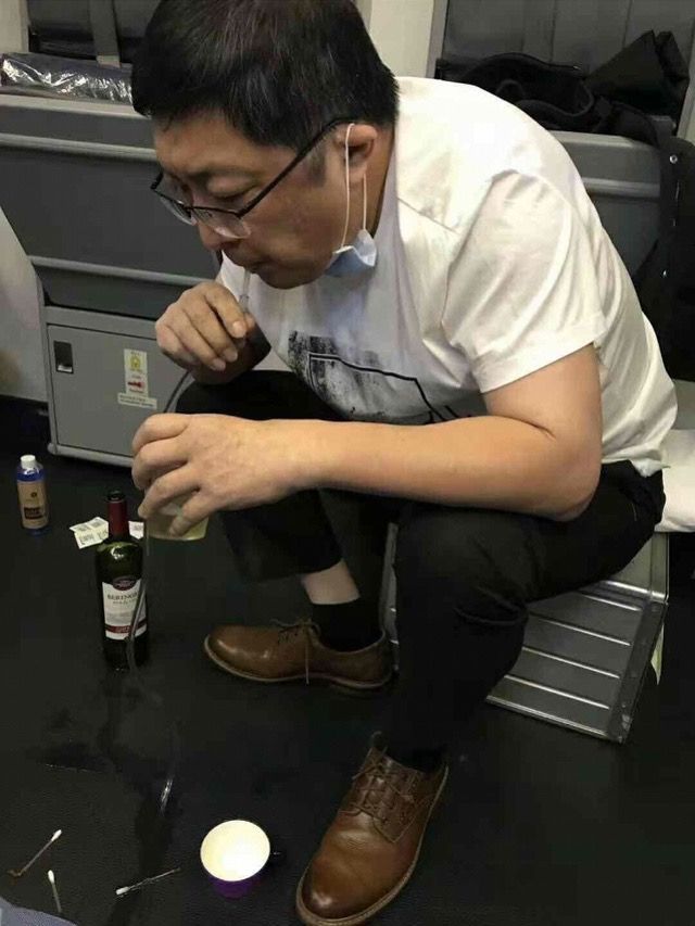 医生用嘴为乘客草榴社区论坛地址导尿:没人不