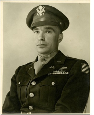 加林·康纳二战期间身穿制服的照片（美国《星条旗报》网站）