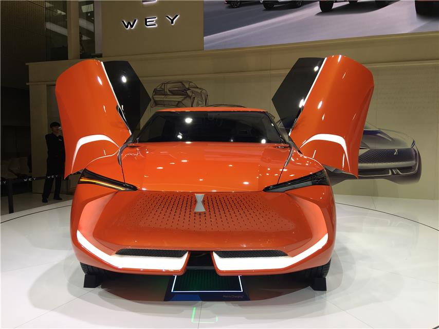  长城汽车旗下高端品牌WEY概念车亮相广州车展。