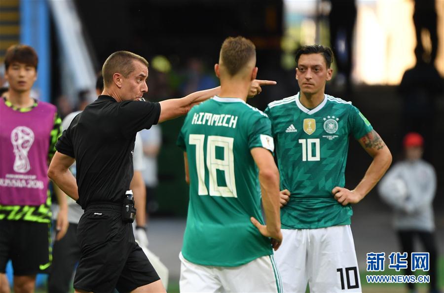 首届VAR世界杯 新技术让足球变更好了吗?