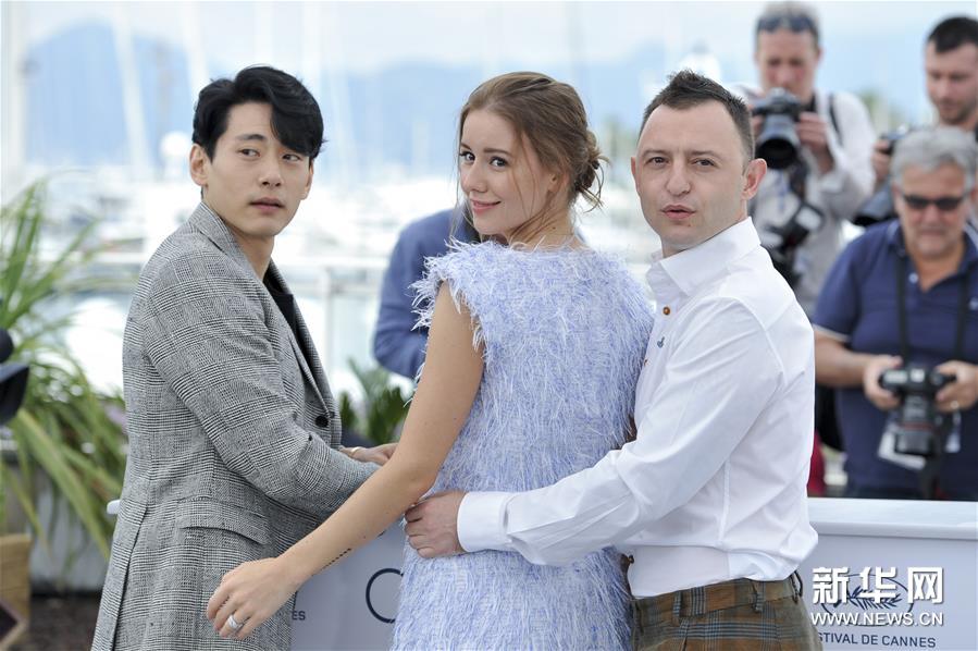 戛纳电影节主竞赛单元影片《盛夏》亮相拍照式