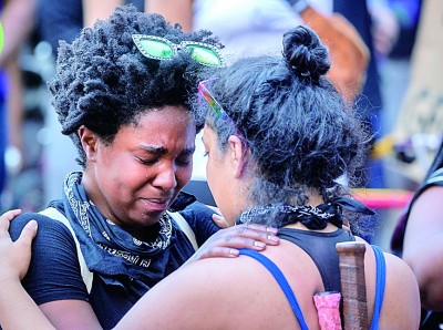 【蜗牛棋牌】光明日报:种族歧视 “无法呼吸”的美国之痛