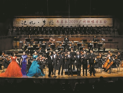 全场激昂共唱《我和我的祖国》