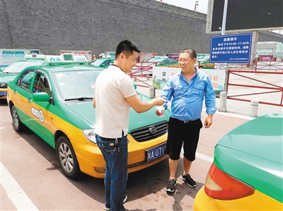 的哥的姐获赠防暑降温品