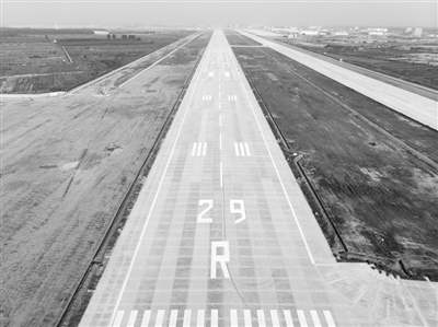 图为北京大兴国际机场跑道视觉中国图为白霍重载公路3公分ac10功能层