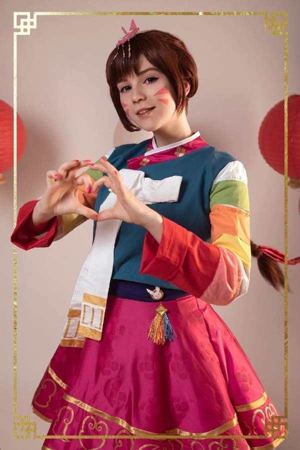 俄罗斯可爱妹纸Cos《守望》韩服D.va 娇俏可爱喜庆十足