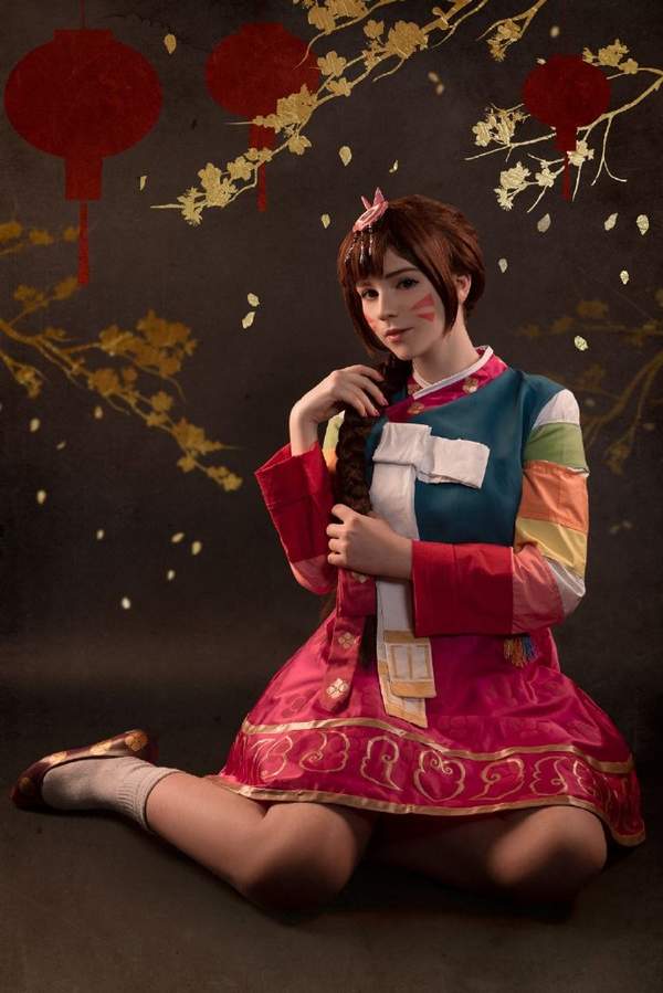 俄罗斯可爱妹纸Cos《守望》韩服D.va 娇俏可爱喜庆十足
