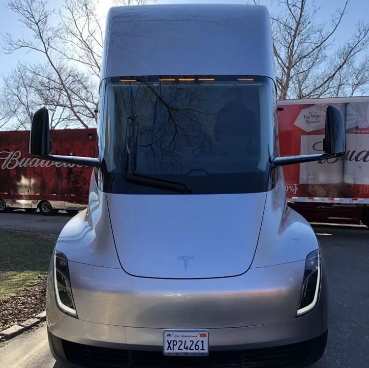 电动擎天柱！特斯拉Semi近照曝光