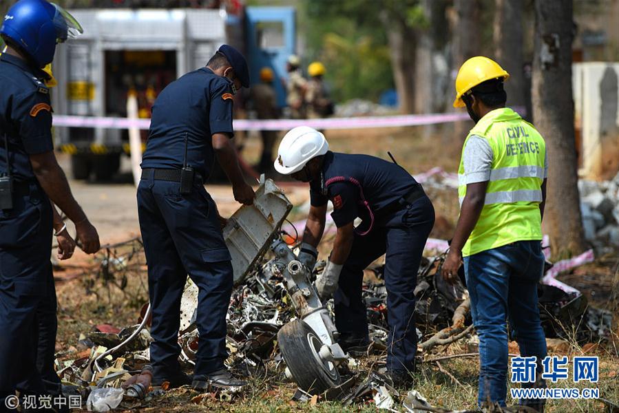 印度空军两架飞机彩排时相撞坠毁 一名飞行员