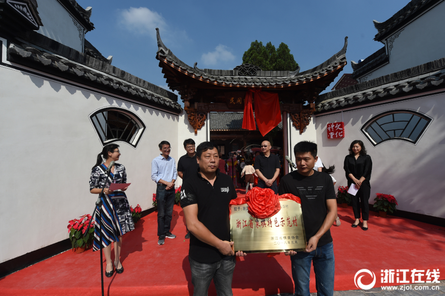 带妻子参加交换，探索影视世界