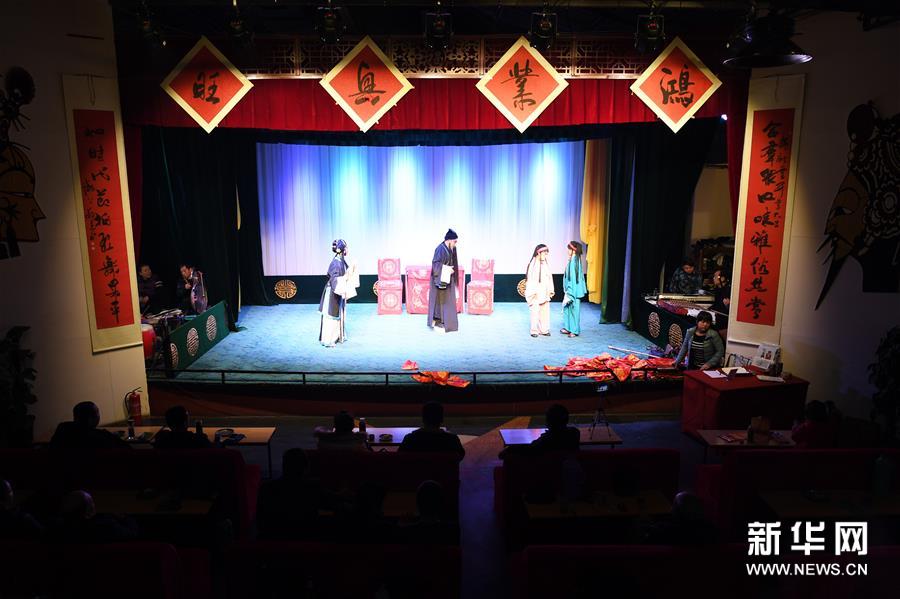 “小剧场”里以戏会友