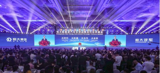 bbin网站漏洞怎么找|流浪小土狗遇到路人就兴奋的站着,路人围观却没人收养