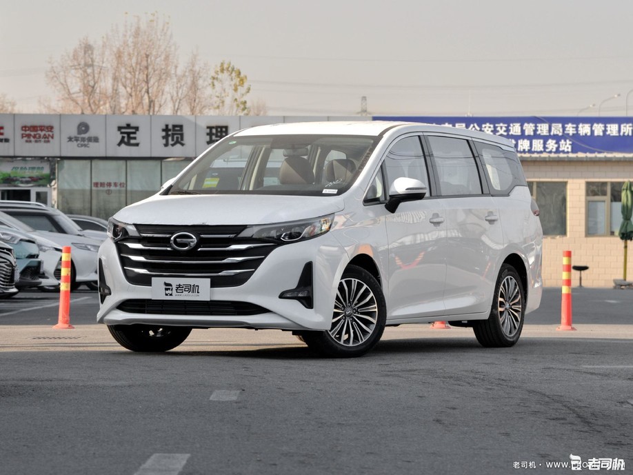 「到店实拍」GM8的小兄弟，预售11万不带侧滑门的MPV，传祺GM6。