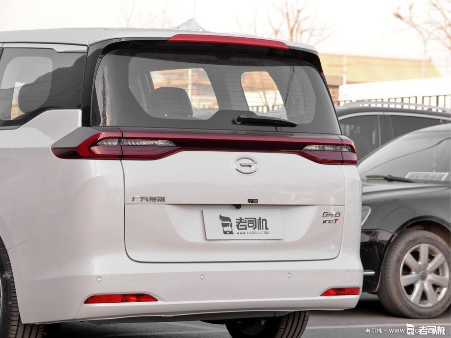 「到店实拍」GM8的小兄弟,预售11万不带侧滑门的MPV,传祺GM6。