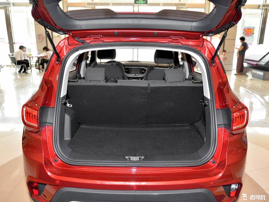 不到10万的实用性小型SUV 小哥带你看陆风X2
