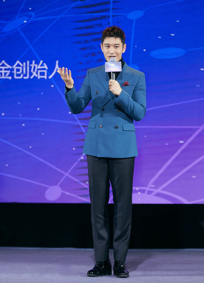 黄晓明分享十五年公益精神力量