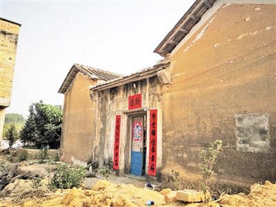 官湖村村民现在居住的老房子。