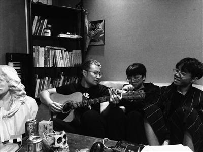 一碗鸡汤的时间,唐映枫卸下民谣词人的标签