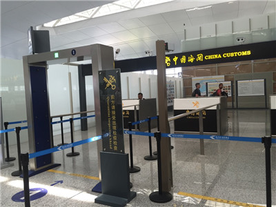 【视频】海关与检验检疫通道合并,旅客通关更