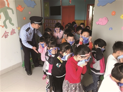 学习火灾“逃生”