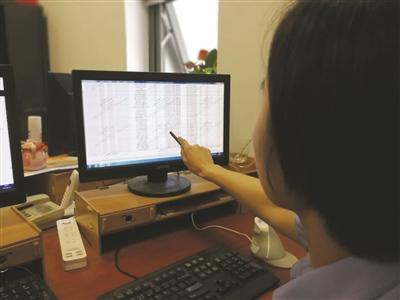 套牌后产生了35起曝光,且大多数是闯红灯。 郭一鹏 摄