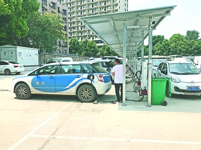 武汉街头冒出一批新能源汽车充电站