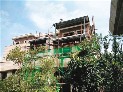对凤凰池小区3幢别墅区,金地6号地同禧小区内的4户建设违法实施拆除别墅园上海臻古北图片