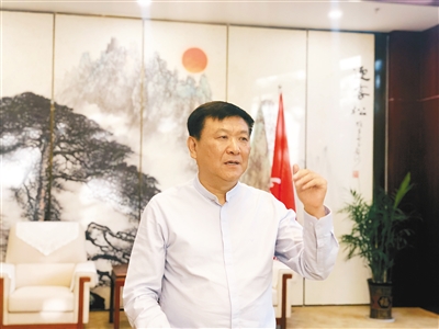 红太阳集团老总_中旦集团老总照片(2)