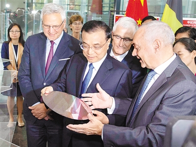 国务院总理李克强参观比利时微电子研究中心