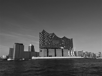 从“烂尾工程”到城市之光